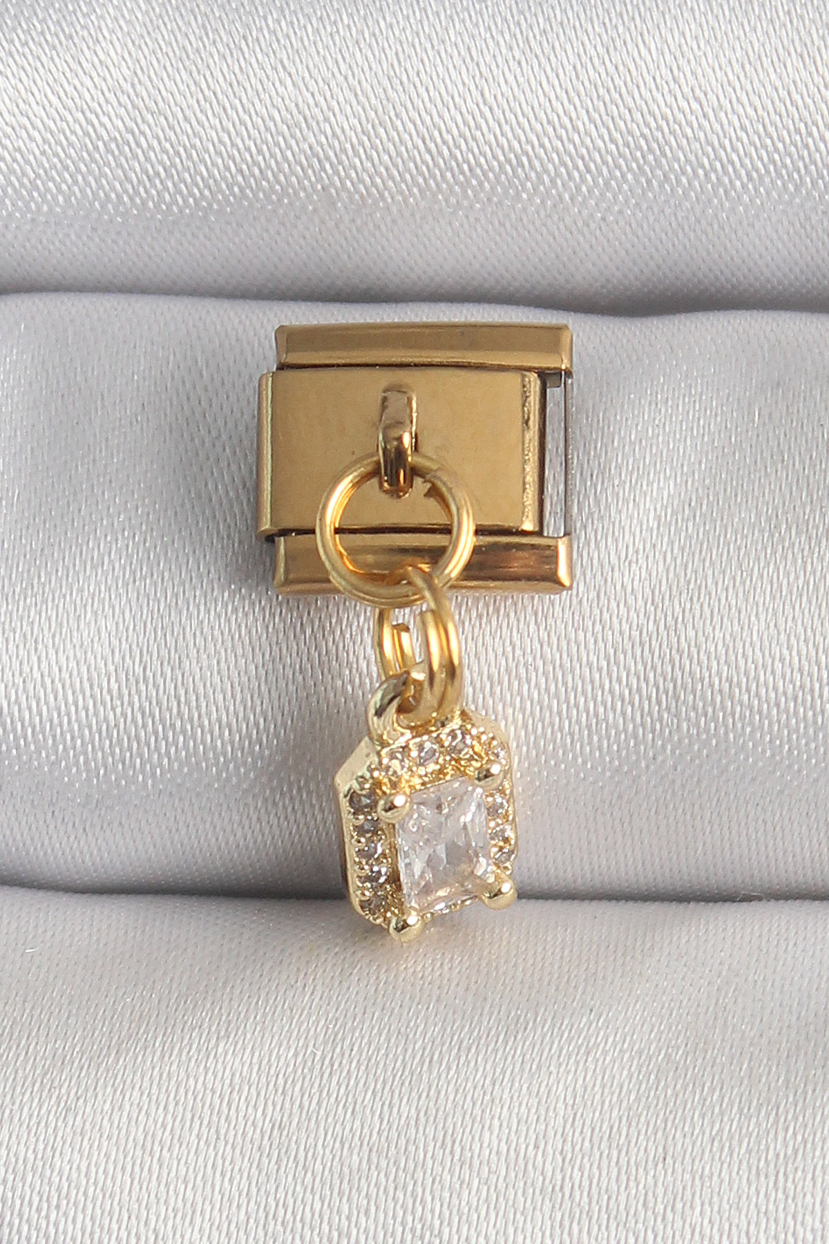 316L Çelik Gold Renk Sallantı Zirkon Taşlı Kare Model Nomination Charm 5886