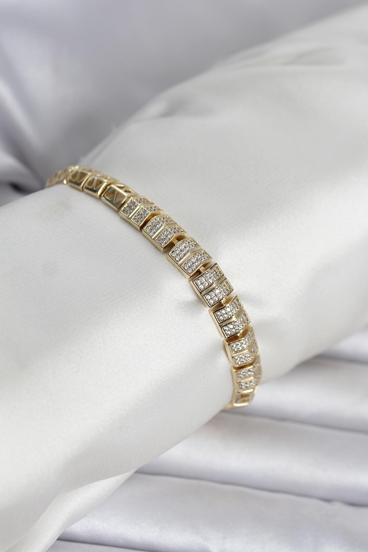Xuping Zirkon Taşlı Gold Renk Kadın Bileklik 5886