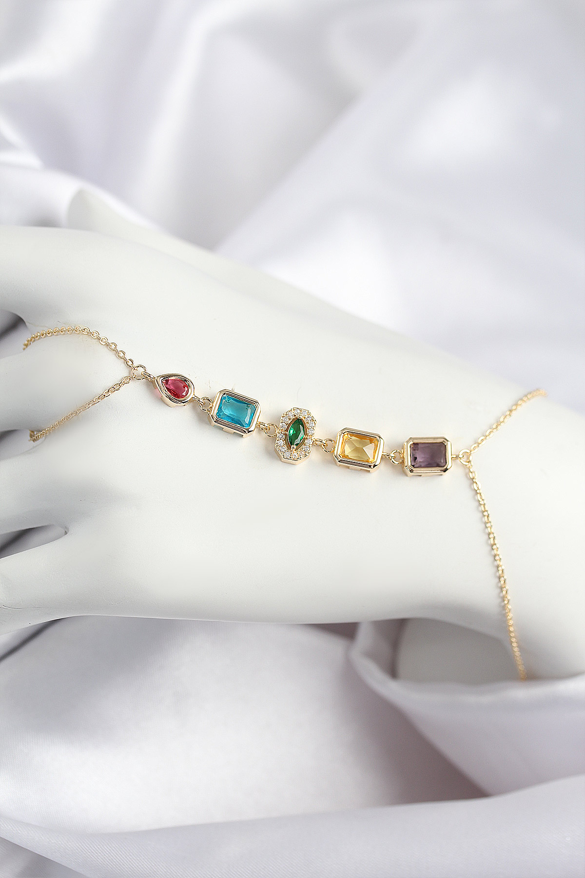Pirinç Renkli Zirkon Taşlı Model Gold Renk Şahmeran 5886