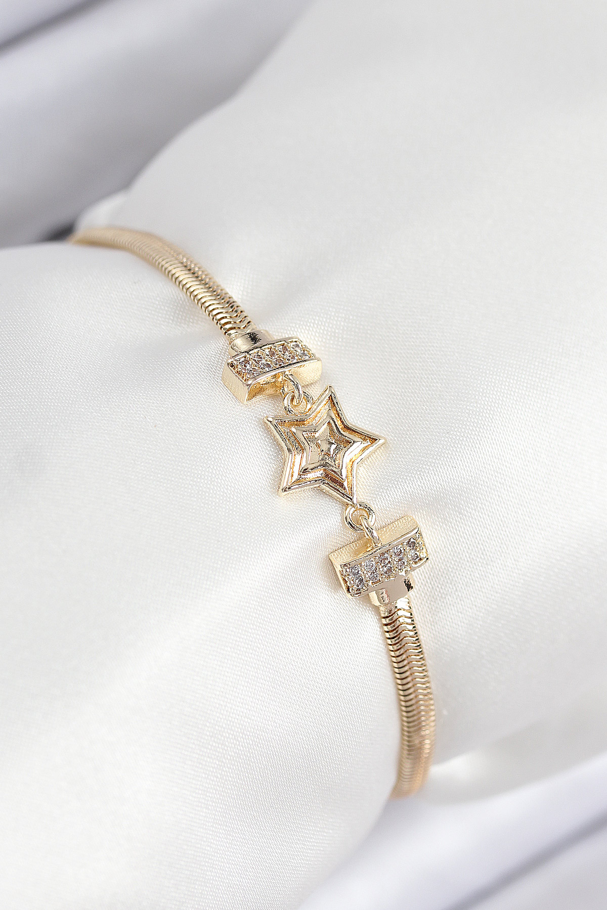 Pirinç Zirkon Taşlı Yıldız Model Gold Renk Kadın Bileklik 5886