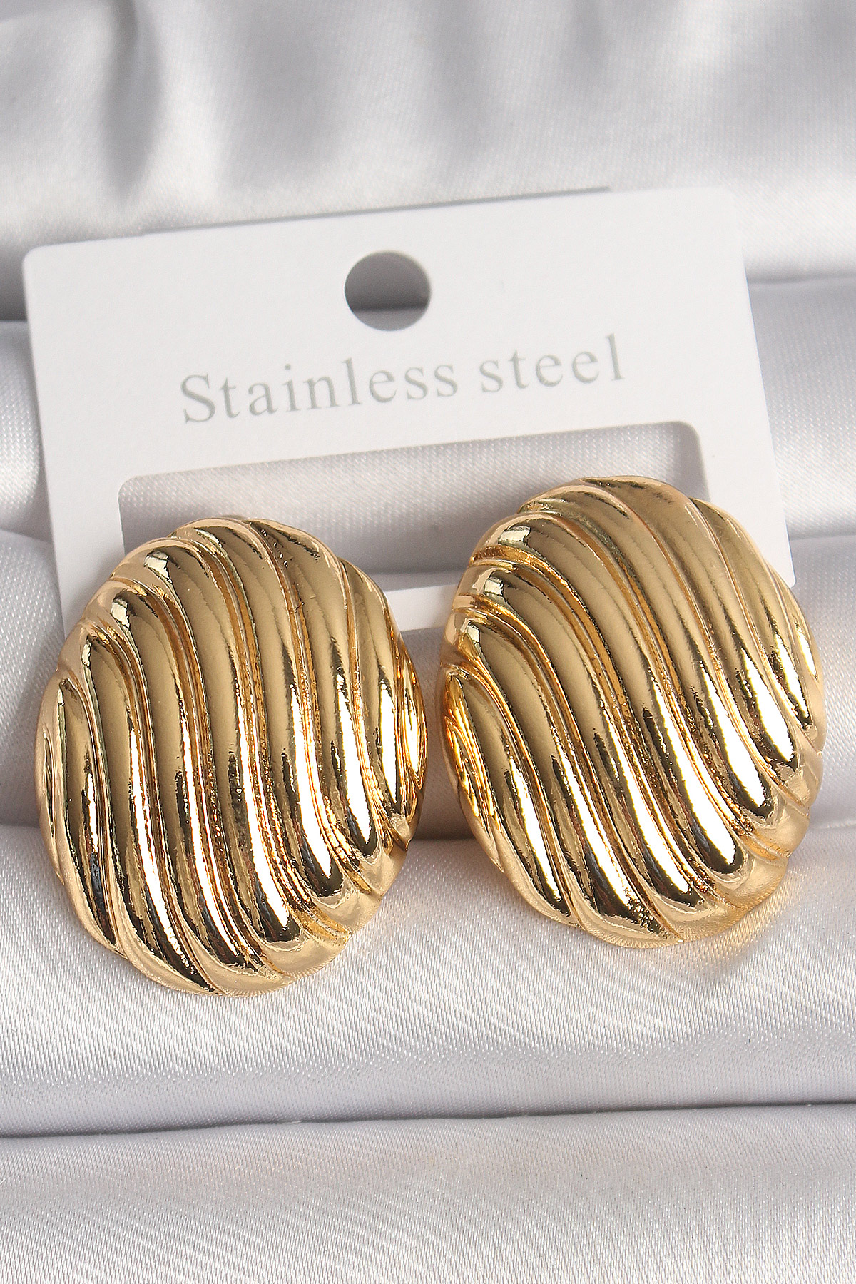 Pirinç Gold Renk İşlemeli Oval Model Kadın Küpe 5886