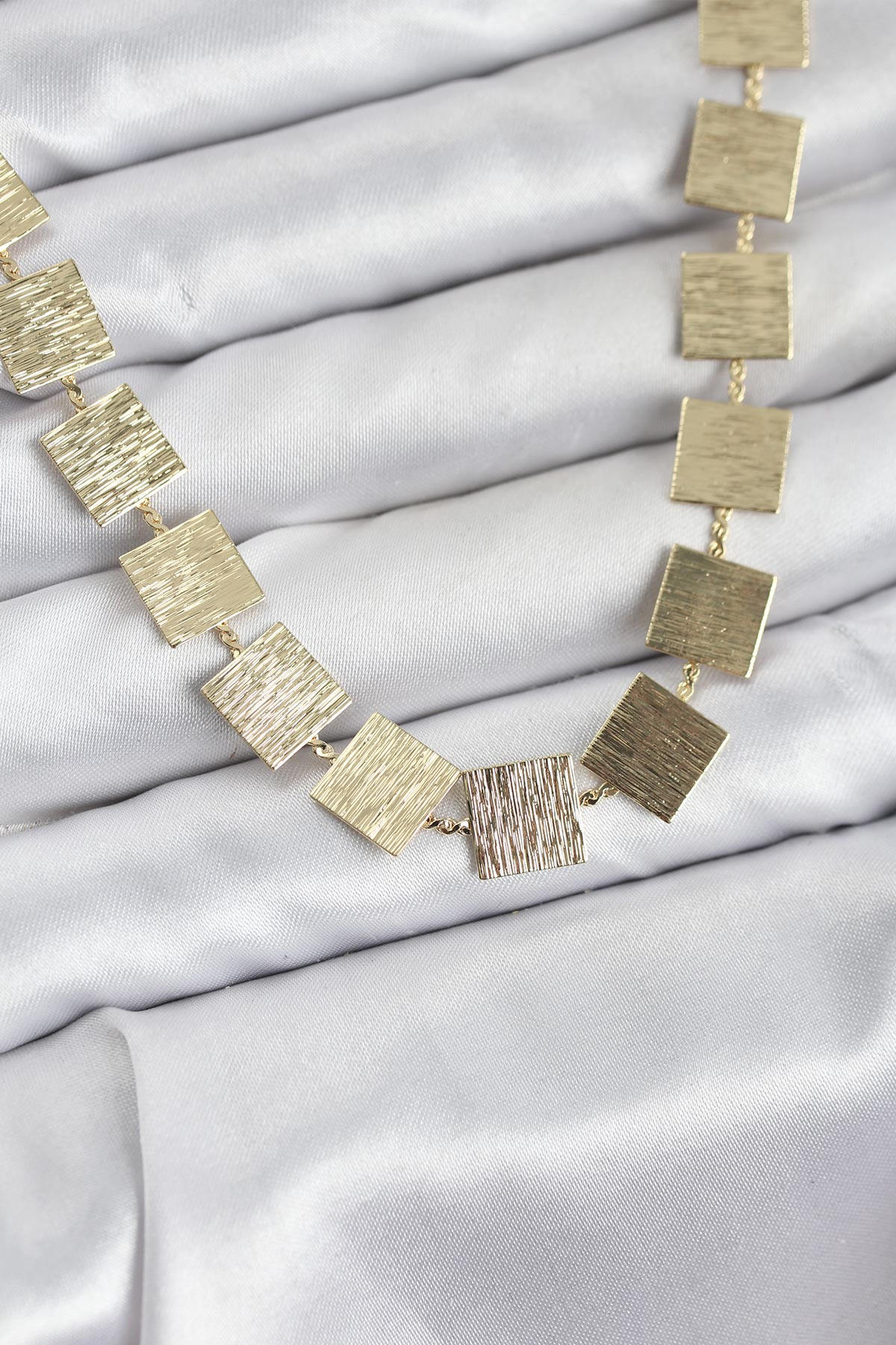 Kare Plaka Model Gold Renk Kadın Kolye 5886