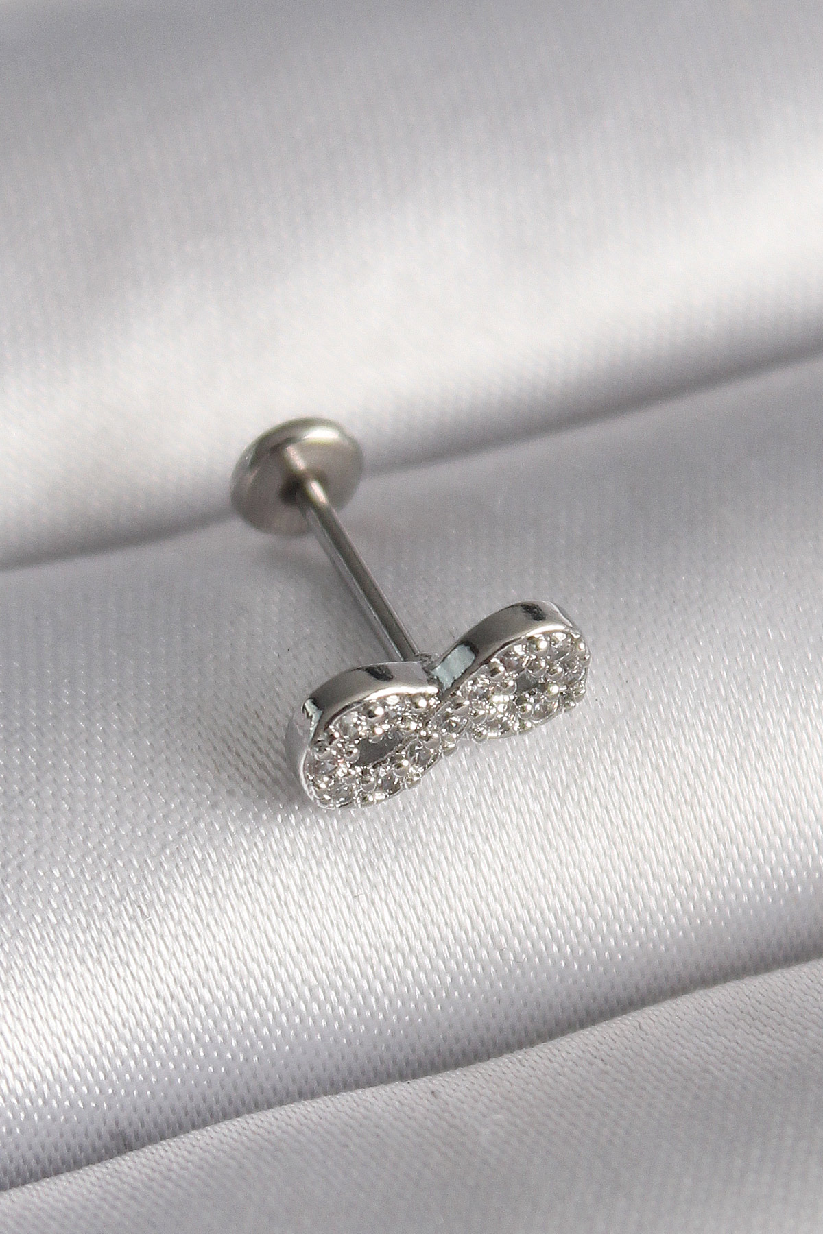 316L Çelik Gümüş Renk Zirkon Taşlı Sonsuzluk Model Tragus Piercing 5886