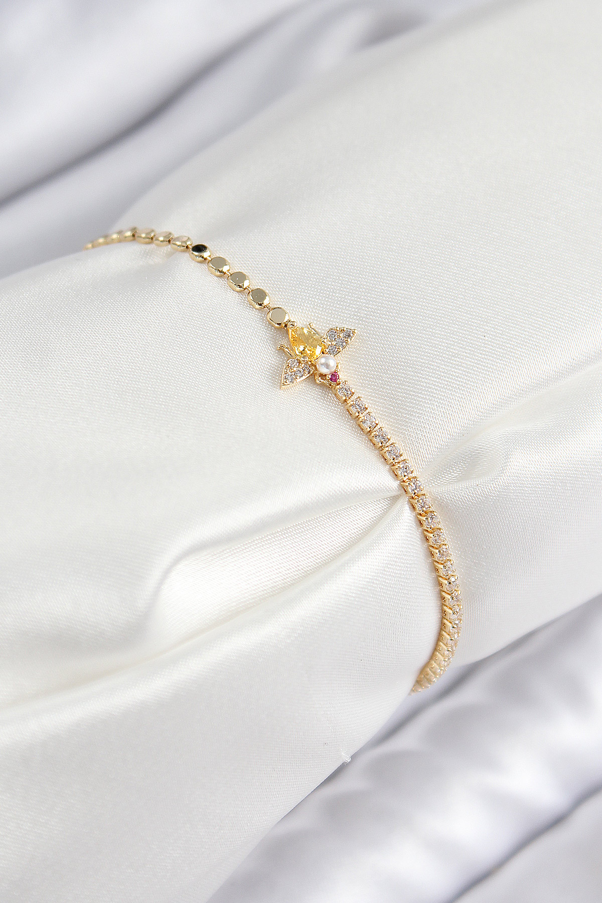 Pirinç Zirkon Taşlı Arı Model Ezme Zincir Gold Renk Kadın Bileklik 5886