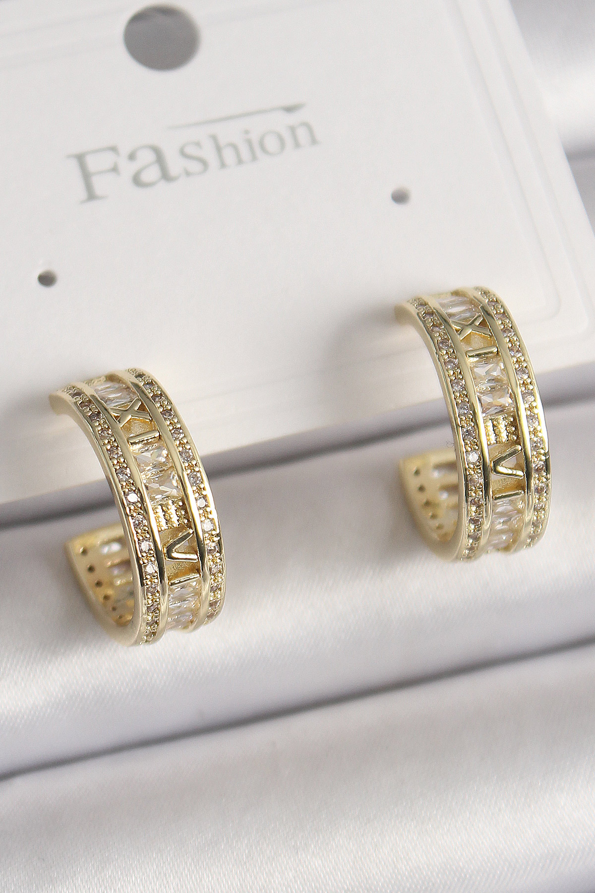 Pirinç Gold Renk Zirkon Taşlı İşleme Detay Halka Model Kadın Küpe 5886