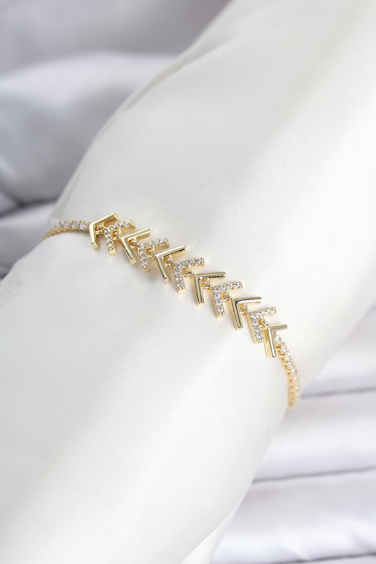 Pirinç Gold Renk Zirkon Taşlı Çavuş Model Su Yolu Kadın Bileklik 5886