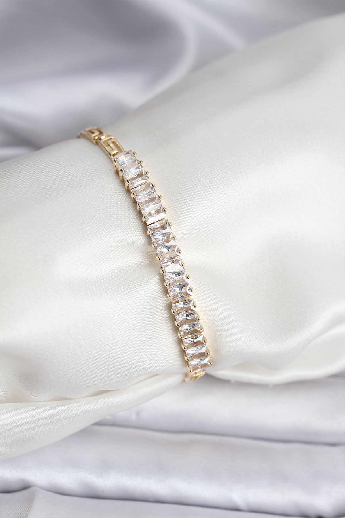 14K Gold Renk Kaplama Zirkon Taşlı Baget Model CM Kadın Bileklik 5886