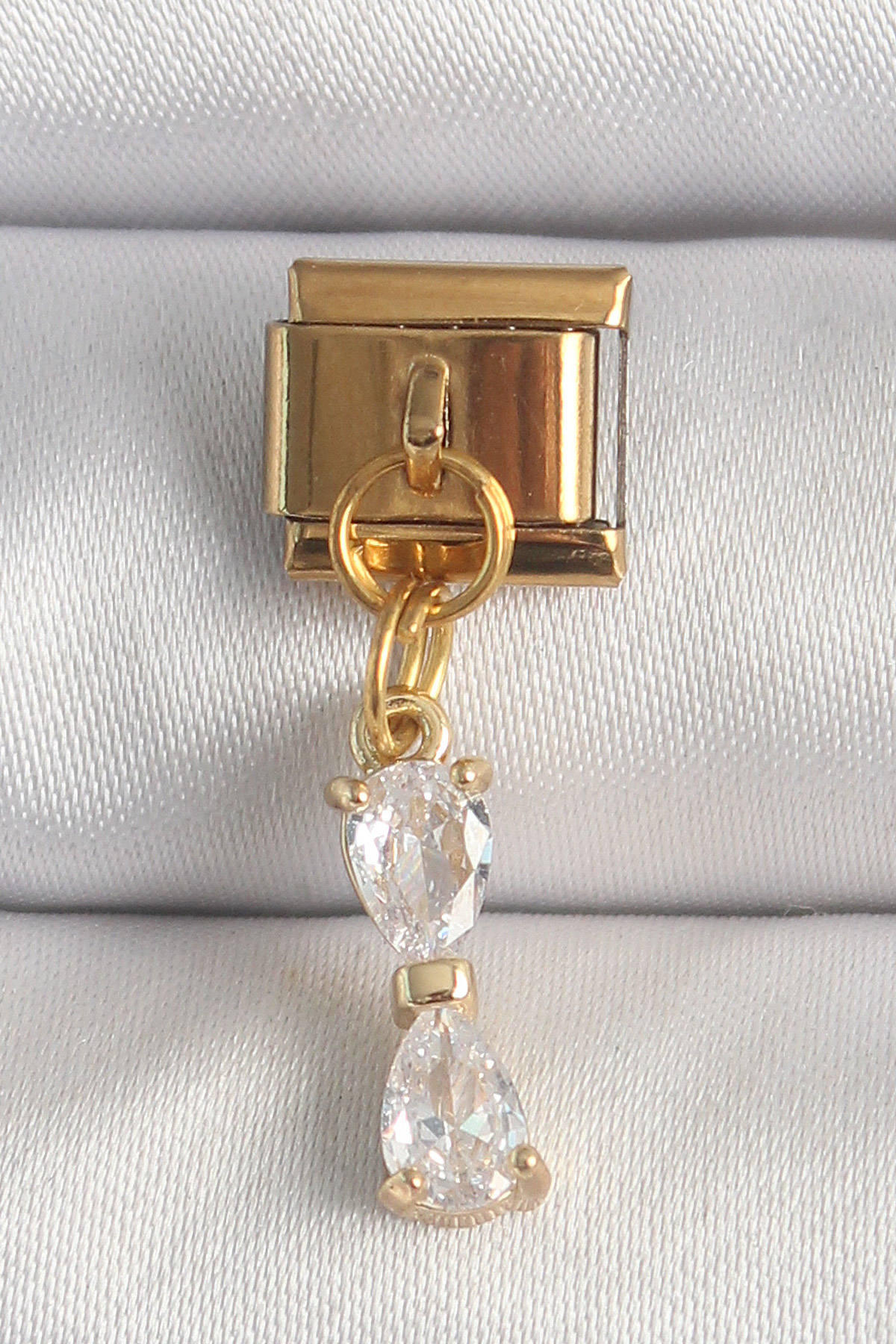 316L Çelik Gold Renk Sallantı Zirkon Taşlı Kurdele Model Nomination Charm 5886