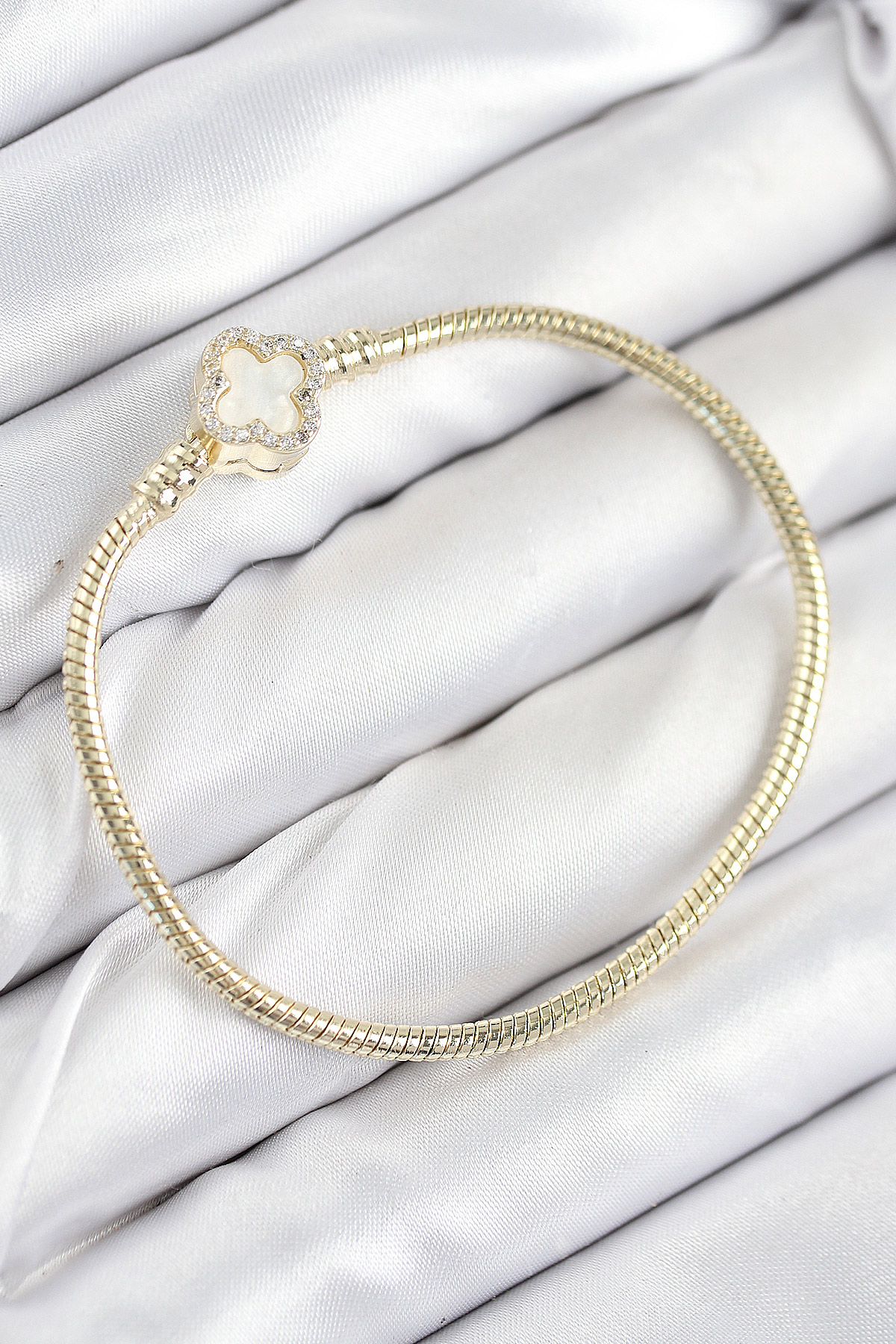 Pirinç Charm Zirkon Taşlı Yonca Model Gold Renk Kadın Bileklik 5886