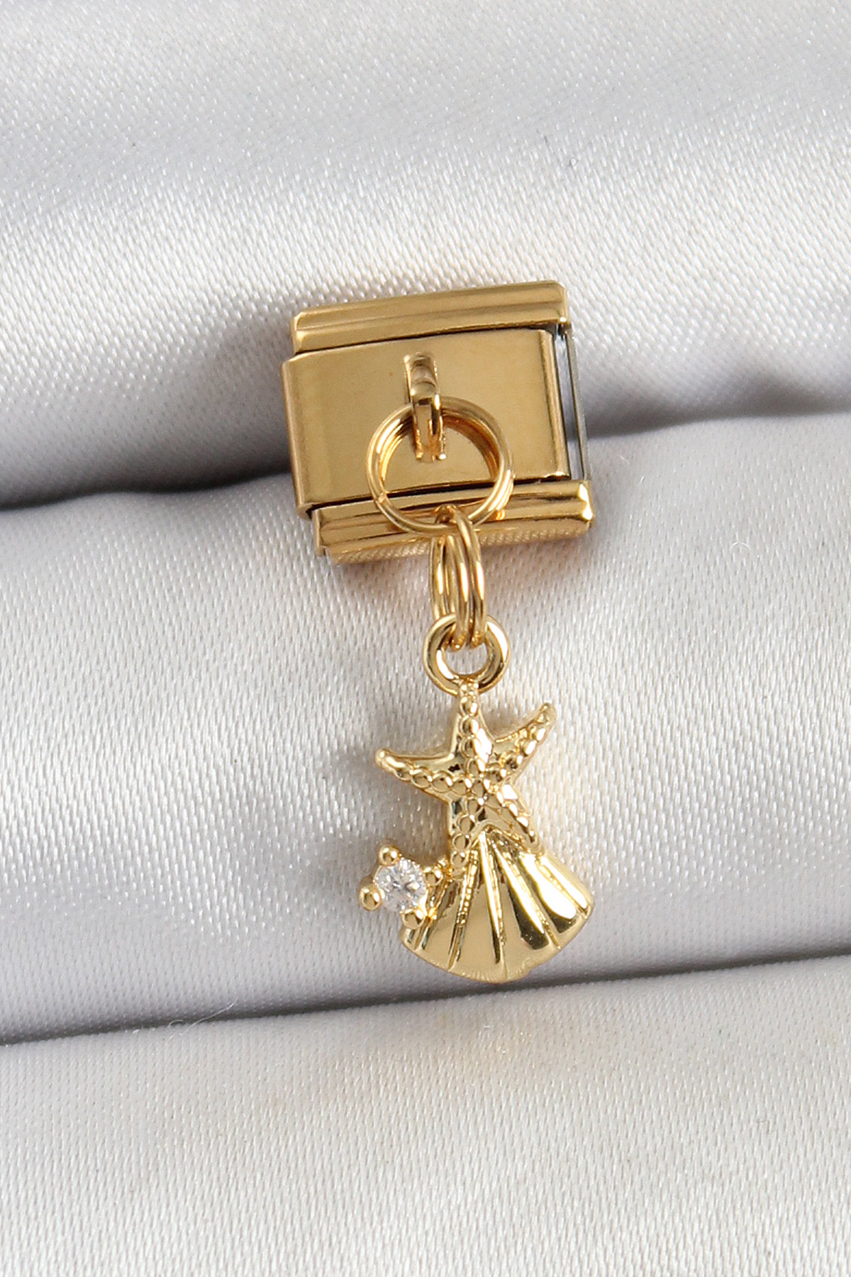 316L Çelik Sallantılı Zirkon Taşlı Deniz Yıldızı Ve İstiridye Model Gold Renk Nomination Charm 5886