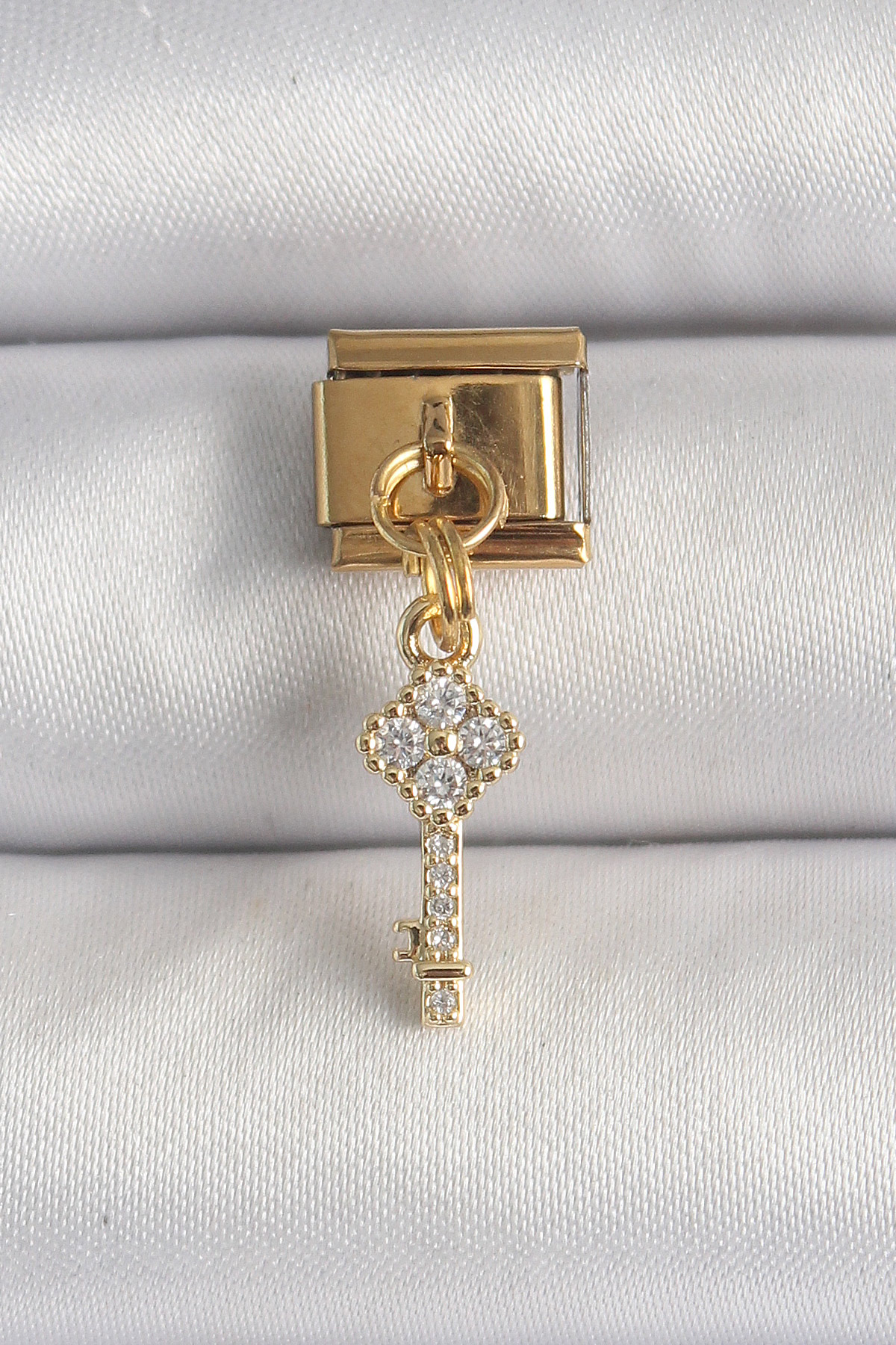 316L Çelik Gold Renk Sallantı Zirkon Taşlı Anahtar Model Nomination Charm 5886