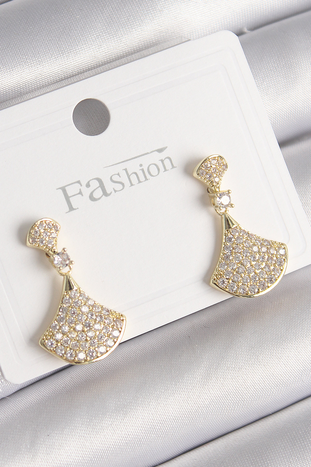 Pirinç Gold Renk Zirkon Taşlı Motif Model Kadın Küpe 5886