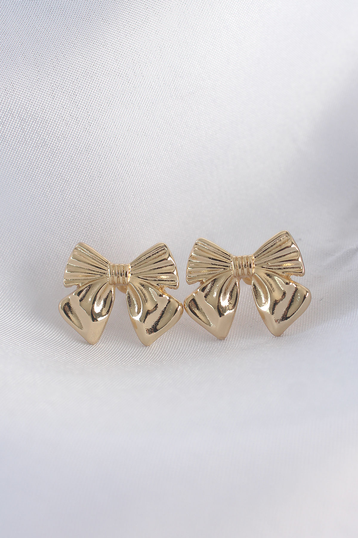 Pirinç Gold Renk Fiyonk Küpe 5886