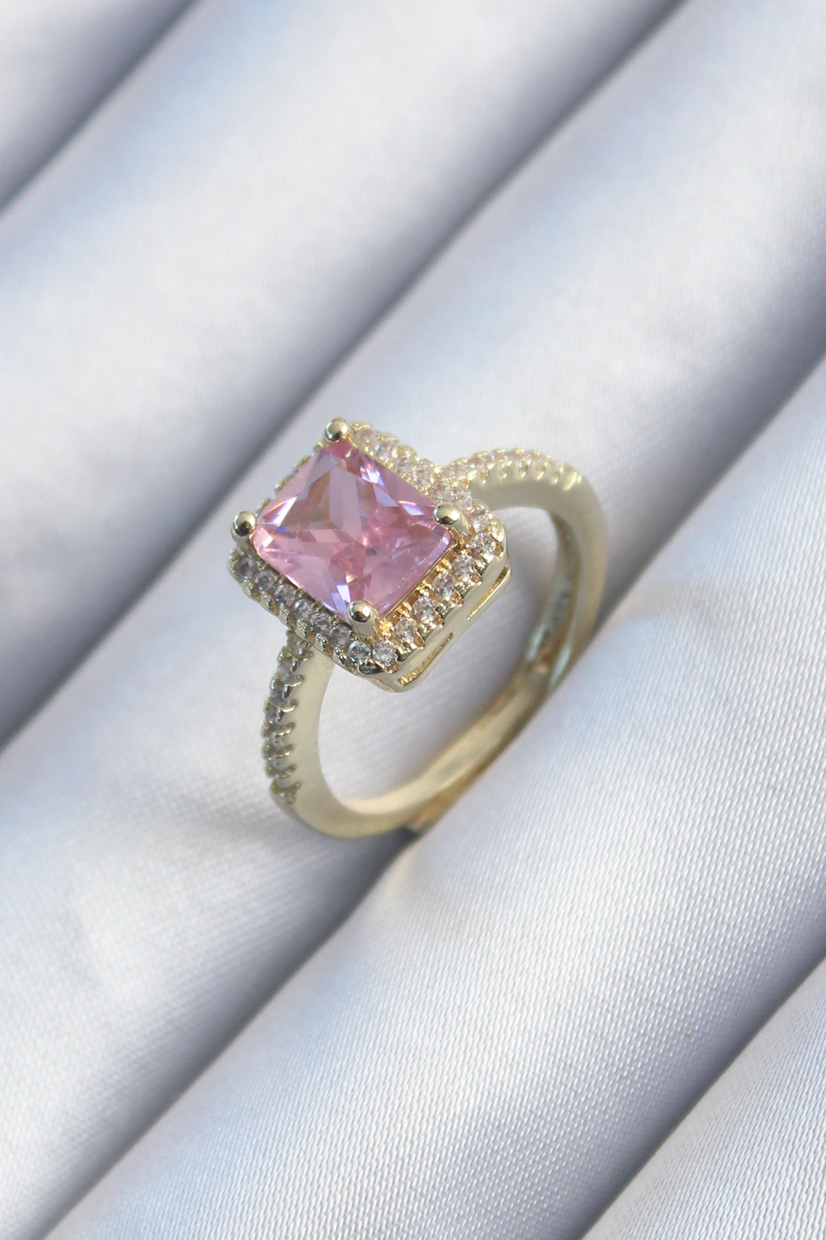 Pirinç Gold Renk Pembe Zirkon Taşlı Kadın Yüzük 5886