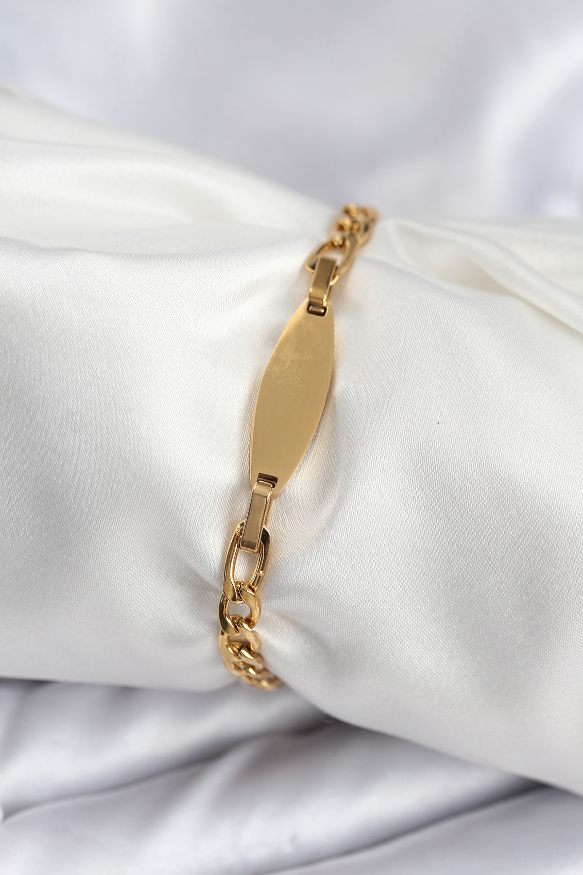 316L Çelik Gold Renk Oval Yazı Yazmaya Uygun Kadın Bileklik 5886