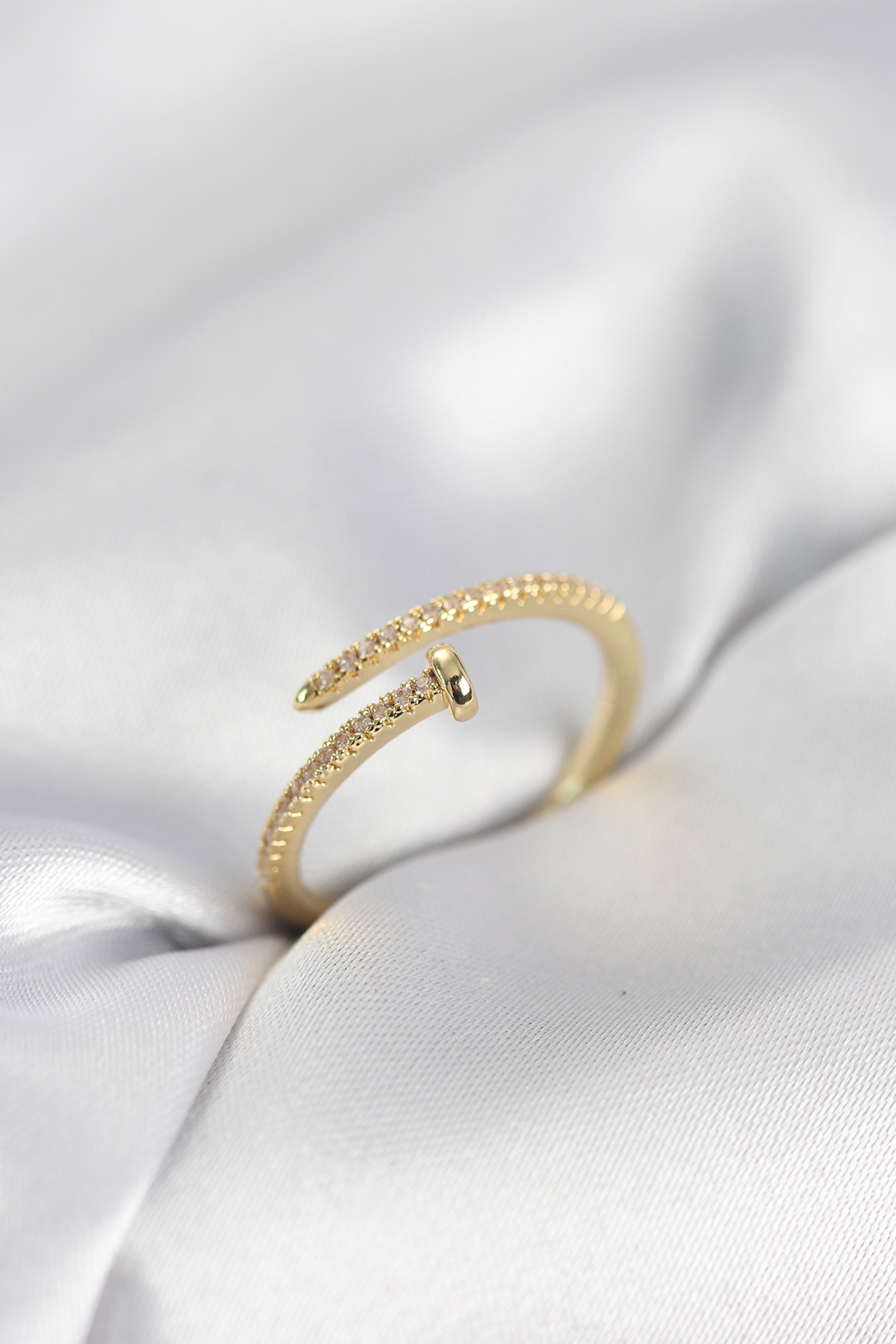 Çivi Model Zirkon Taşlı Gold Renk Kadın Yüzük 5886