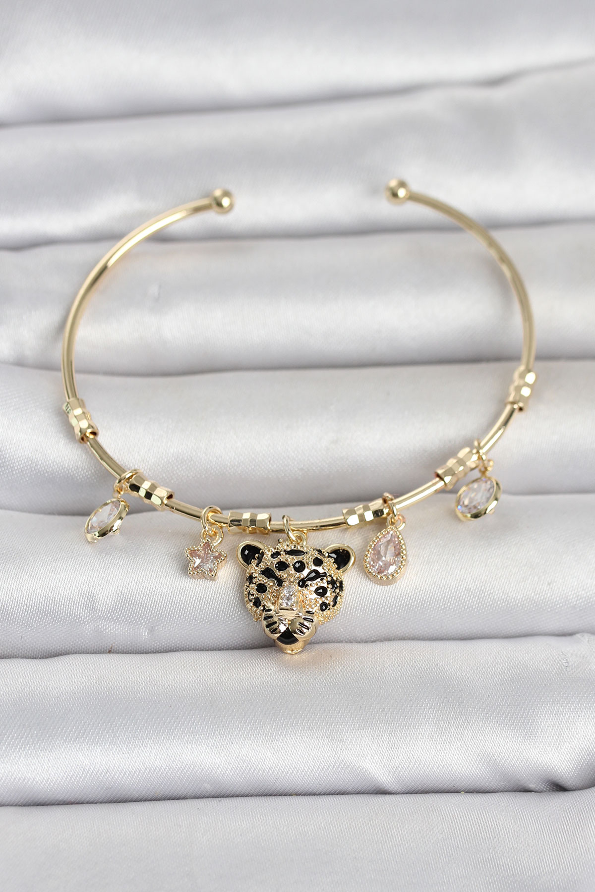 Pirinç Gold Renk Leopar Detaylı Charmlı Kadın Bileklik 5886