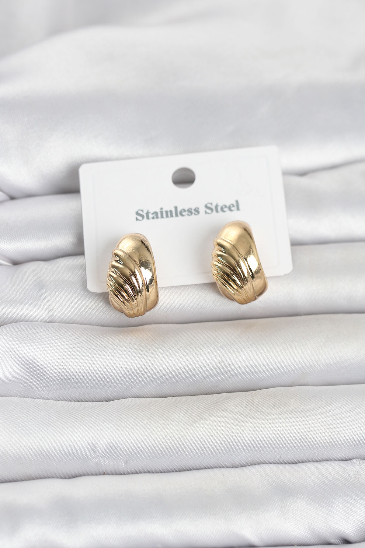 316L Çelik Gold Renk Desenli Yarım Halka Model Kadın Küpe 5886