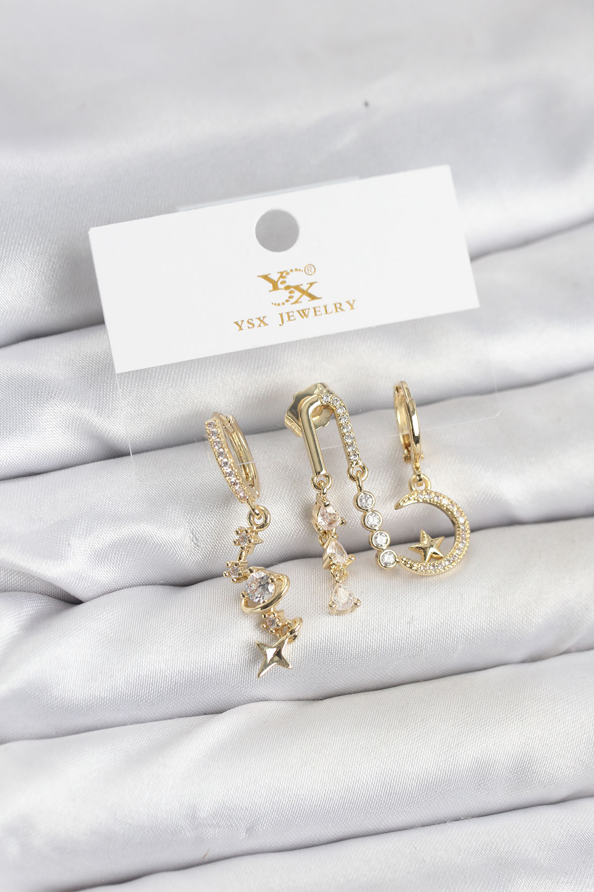Pirinç Gold Renk Zirkon Taşlı Uzay Model YSX Trio Küpe Seti 5886