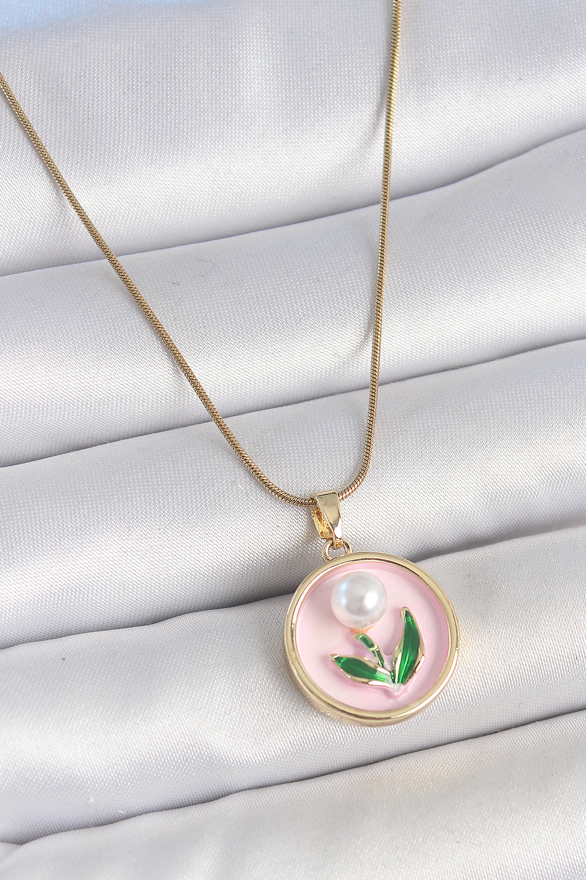 316L Çelik Gold Renk Zincir Pembe Mineli İncili Çiçek İşlemeli Portre Model Kadın Kolye 5886