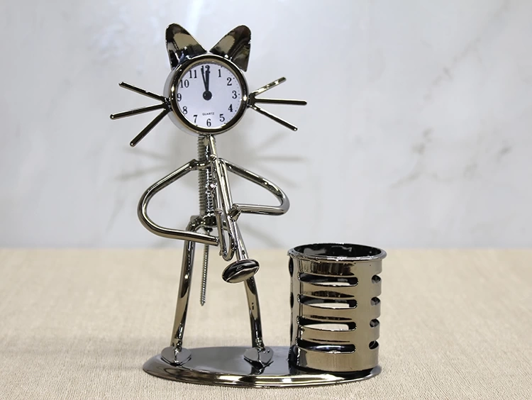 Metal Saksafon Çalan Kedi Müzisyen Saat Ve Kalemlik