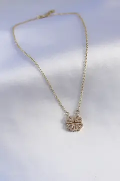 316L Çelik Gold Renk Açılır Zirkon Taşlı Yonca Model Kadın Kolye 5886