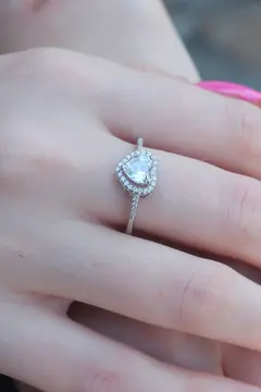 Gümüş Renk Zirkon Taşlı Kalp Model Charm Pirinç Kadın Yüzük 5886