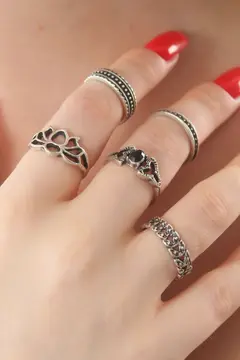 Gümüş Renk Lotus Model Siyah Kristal Taş Detay Bayan Yüzük Kombin 5886