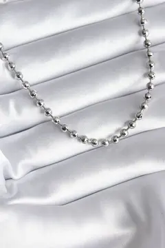Pirinç Gümüş Renk Topçuk Detay Kadın Kolye 5886