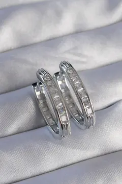 Pirinç Gümüş Renk Zirkon Taşlı Oval Model Küpe 5886