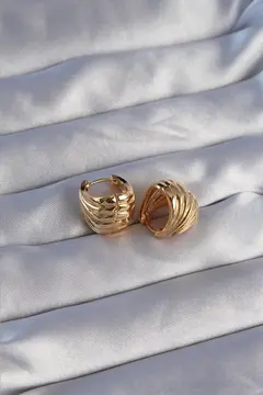 Pirinç Gold Renk Tırtıklı Minimal Bombeli Tasarım Küpe 5886
