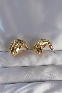 Pirinç Gold Renk Tırtıklı Bombe Model Küpe 5886