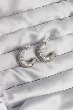 Pirinç Gümüş Renk Zirkon Taşlı Yarım Halka Küpe 5886