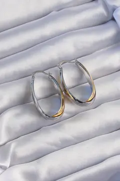 Pirinç Gold Gümüş Renkli Uzun Kıvrımlı Küpe 5886