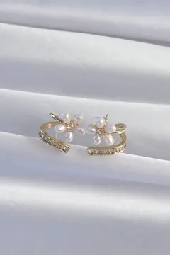 Pirinç Gold Renk Zirkon Taşlı Kıvrımlı İnci Çiçek Küpe 5886
