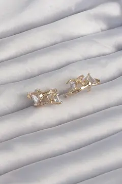Pirinç Gold Renk İri Zirkon Taşlı Kıvrımlı Minimal Kelebekli Halka Küpe 5886