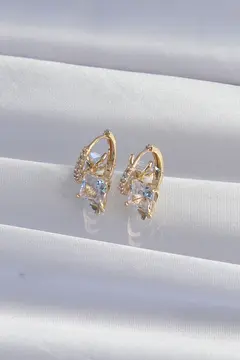 Pirinç Gold Renk İri Zirkon Taşlı Kıvrımlı Minimal Kelebekli Halka Küpe 5886