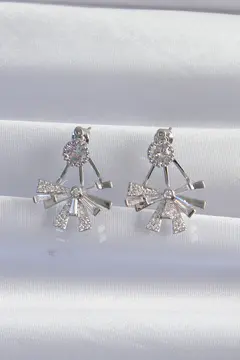 Pirinç Gümüş Renk Zirkon Taşlı Yassı Fiyonk Model Küpe 5886