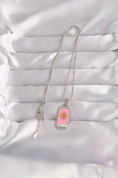 316L Çelik Gümüş Renk Pembe Mineli Güneş Model Tarot Kolye 5886