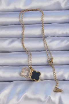 316L Çelik Gold Renk Siyah Mineli Zirkon Taşlı Yonca Figürlü Kolye 5886