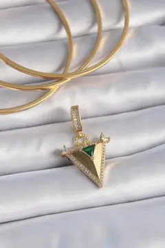 Pirinç Gold Renk Zirkon Taşlı 3D Üçgen Model Ajda Charm 5886