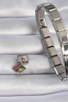 316L Çelik Gümüş Renk Sallantı Defter Figür Nomination Charm 5886