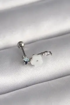 316L Çelik Gümüş Renk Zirkon Taş Detay Beyaz Çiçek Model Tragus Piercing 5886