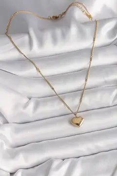 316L Çelik Gold Renk Zincir Love İşlemeli Kalp Figür Kadın Kolye 5886