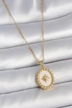 316L Çelik Gold Renk Zincir Beyaz Mineli Kutup Yıldız İşlemeli Madalyon Model Kadın Kolye 5886