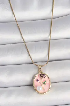316L Çelik Gold Renk Zincir Pembe Çiçek İşlemeli İnci Detay Portre Model Kadın Kolye 5886