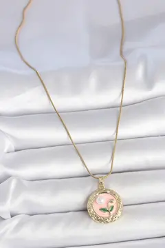 316L Çelik Gold Renk Zincir Pembe Çiçek İşlemeli inci Detay Portre Model Kadın Kolye 5886