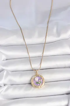 316L Çelik Gold Renk Zincir Mor Çiçek İşlemeli İnci Detay Potre Model Kadın Kolye 5886