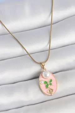 316L Çelik Gold Renk Zincir Pembe Mineli Oval İncili Çiçek İşlemeli Portre Model Kadın Kolye 5886