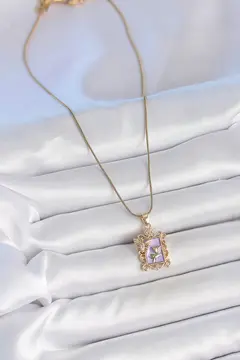 316L Çelik Gold Renk Zincir Mor Mineli Çiçek İşlemeli Zirkon Taşlı Kelebek Detay Portre Model Kadın Kolye 5886